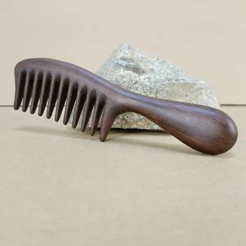 Дървена четка за коса за масаж на кожата на главата гребен с широки зъбци дървена дръжка за чесане къдрава коса, гребен от черно сандалово дърво